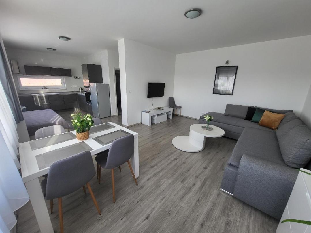 Apartman Gabriela Roudne Luaran gambar